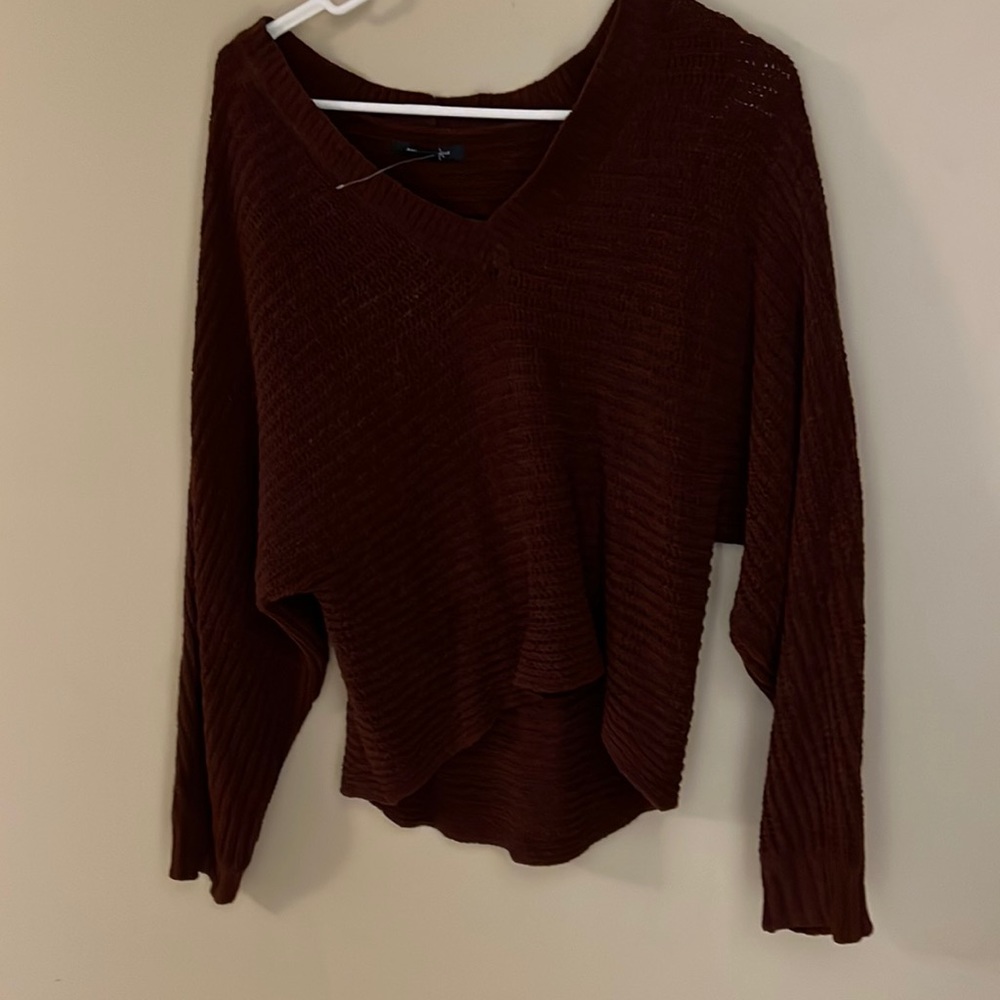 American Eagle burgandy sweater